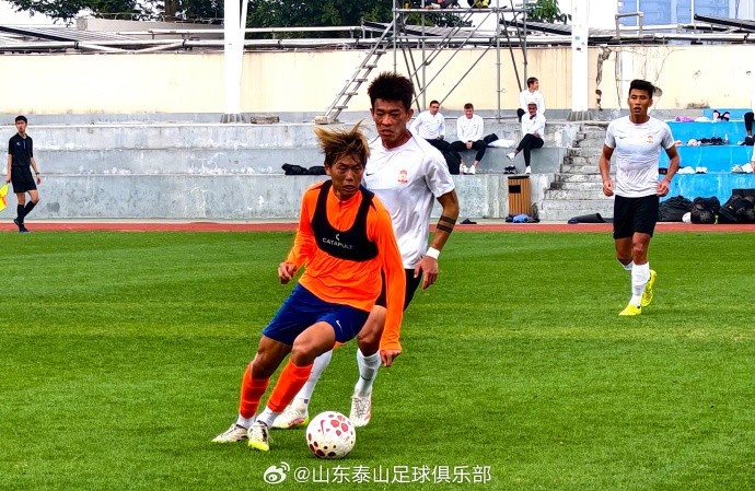 山东泰山与青岛西海岸进行热身赛 最终山东泰山1:2不敌青岛西海岸