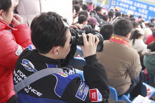 绿茵场内外皆风景